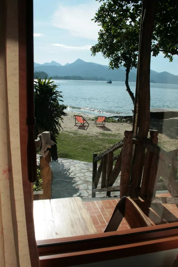 Ko Chang Thailand zwei Liegen am Meer